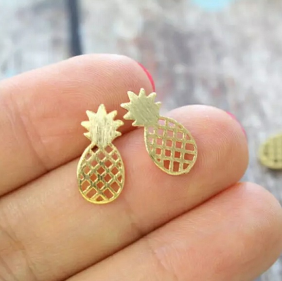 Gold Tone Cut Out Pineapple Stud Earrings ear ring - Picture 2 of 3